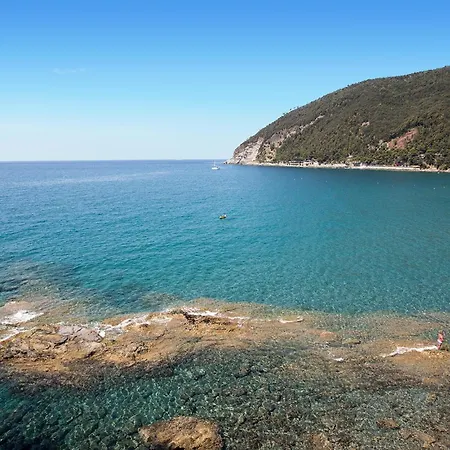 1 Bedroom In Apartment Moneglia